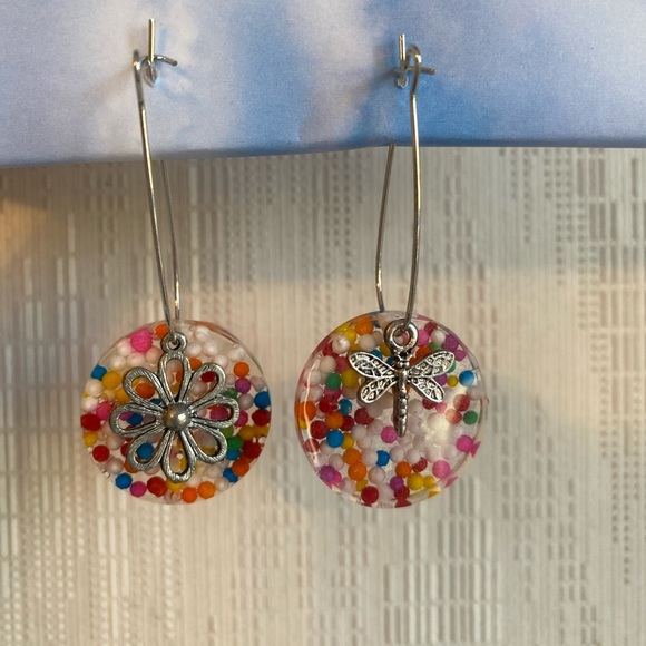 HANDMADE🙋🏻♀️🍩Dangle Earrings w/ Charm! - Picture 4 of 15